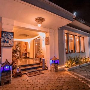 Yaemal Frances Hotel